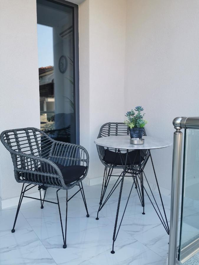 Armonia Luxury Suites Vrasná Екстериор снимка